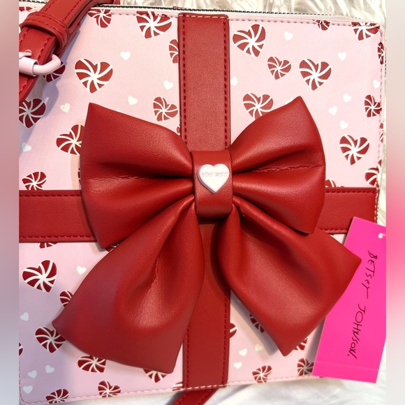 ❤️🎁 Betsey Johnson Present Gift Box Pink Candy Heart Crossbody Bag❤️🎁 NWT - Picture 3 of 11